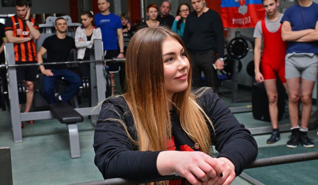 Тяжелоатлетка Наумова